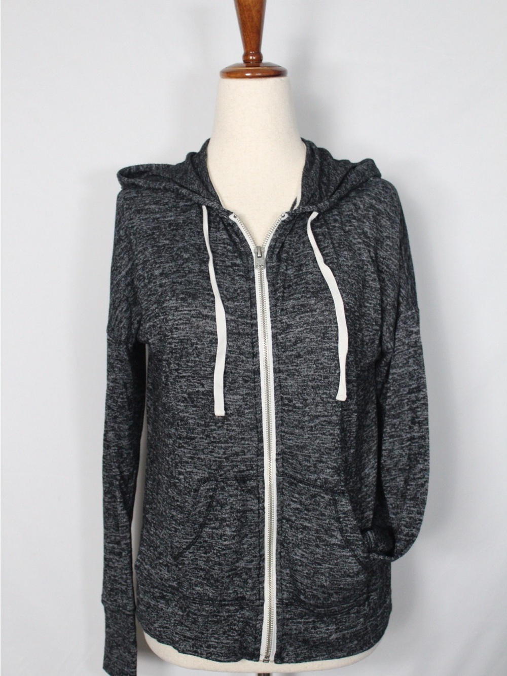 2010s Hollister Dark Heather Gray Zip Hoodie with White Drawstrings